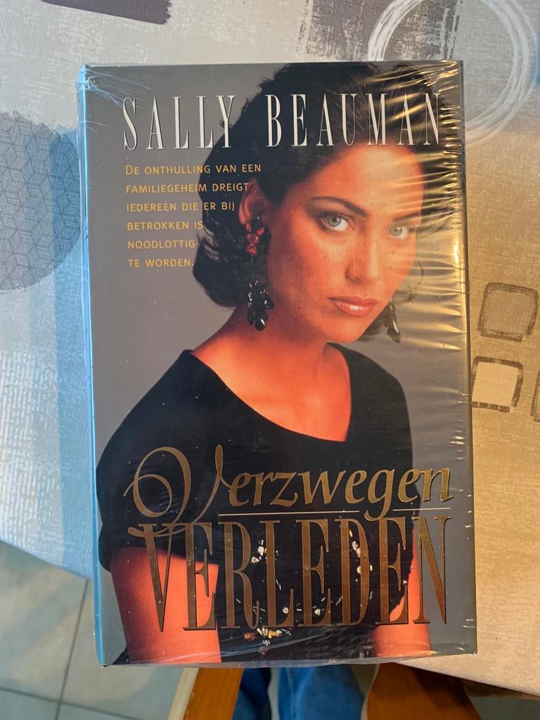 S. Beauman - Verzwegen verleden, Ophalen of Verzenden, S. Beauman