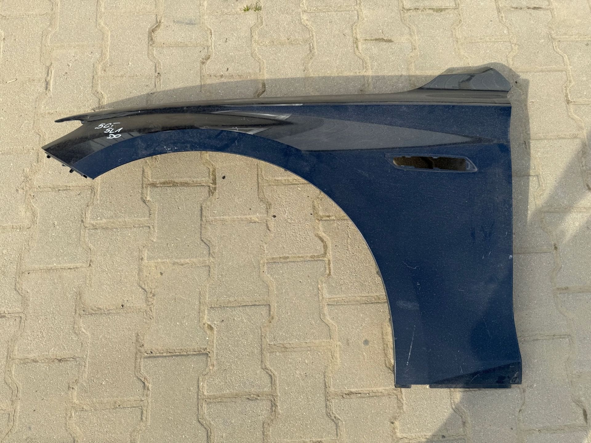 BMW 5 GT F07 Zijscherm Links F07, Petuelring 130
80788  Munich, DE, Gebruikt, Info@bmw.de, Links