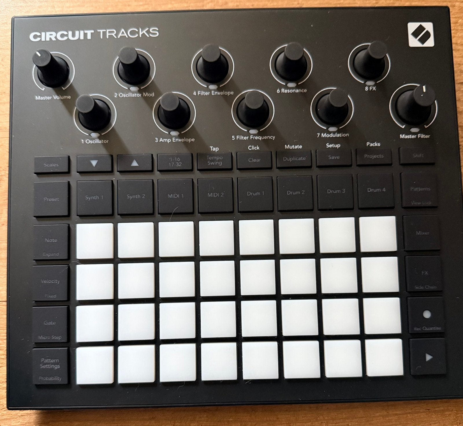 Sporen van het Novation Circuit, Muziek en Instrumenten, Midi-apparatuur, Ophalen of Verzenden, Zo goed als nieuw