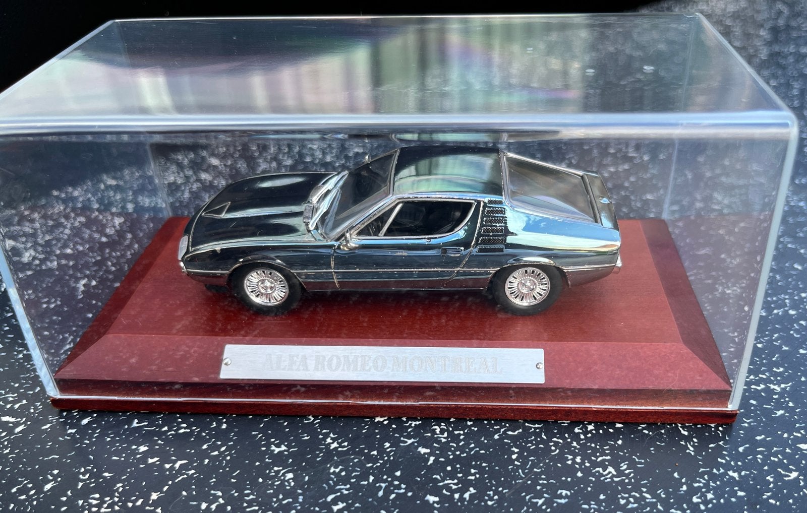 Miniatuur Alfa Romeo in display box, Hobby en Vrije tijd, Ophalen, Zo goed als nieuw