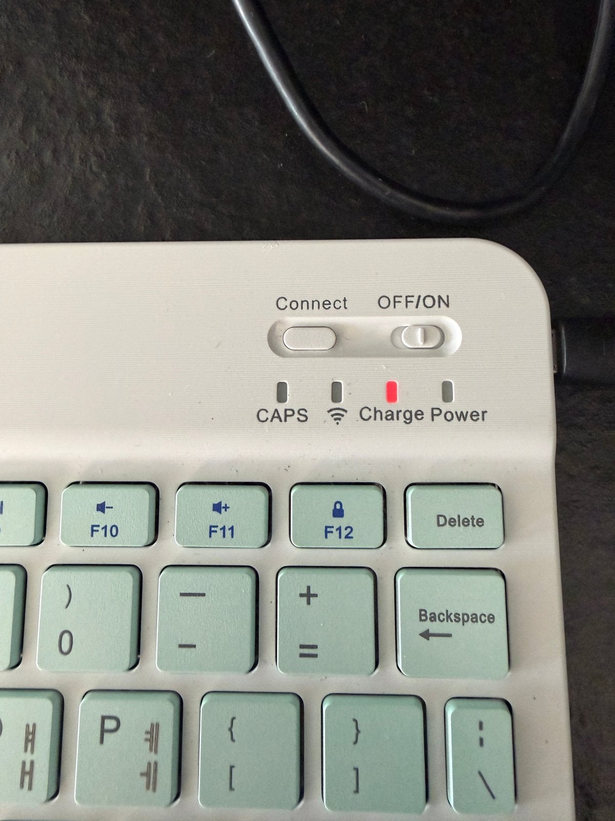 Ultra Slim Bluetooth Koreaans toetsenbord, Ophalen of Verzenden, Zo goed als nieuw, Oplaadbaar