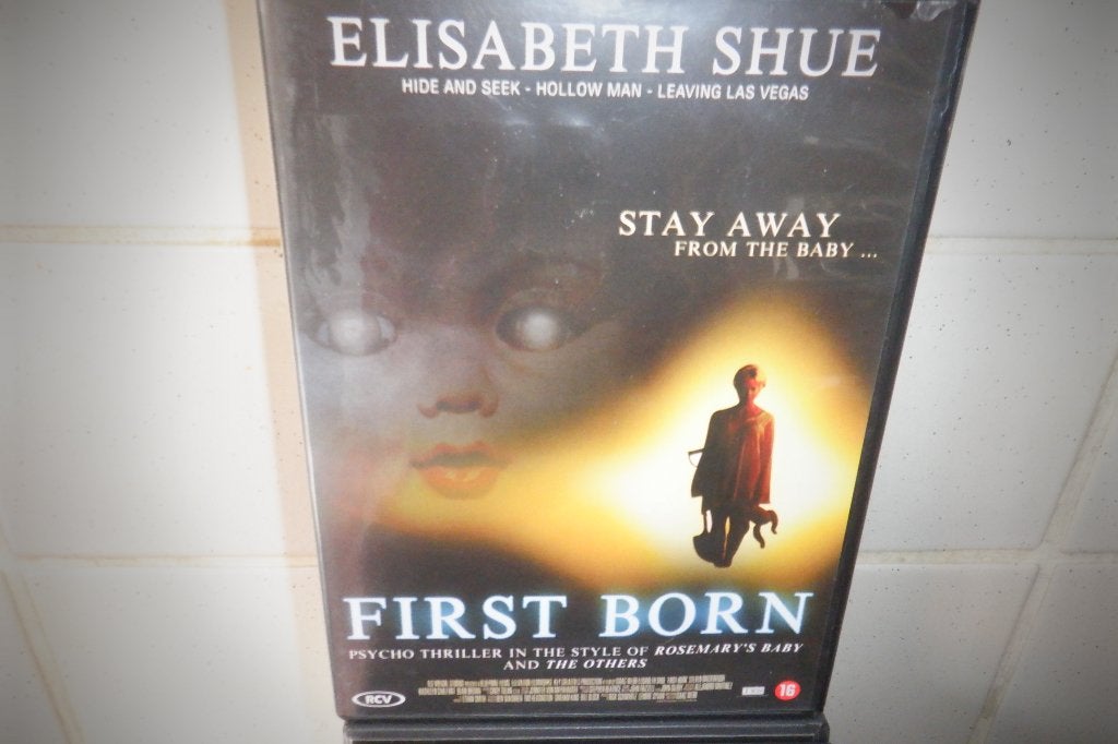 DVD First Born., À partir de 16 ans, Enlèvement ou Envoi, Comme neuf, Gore