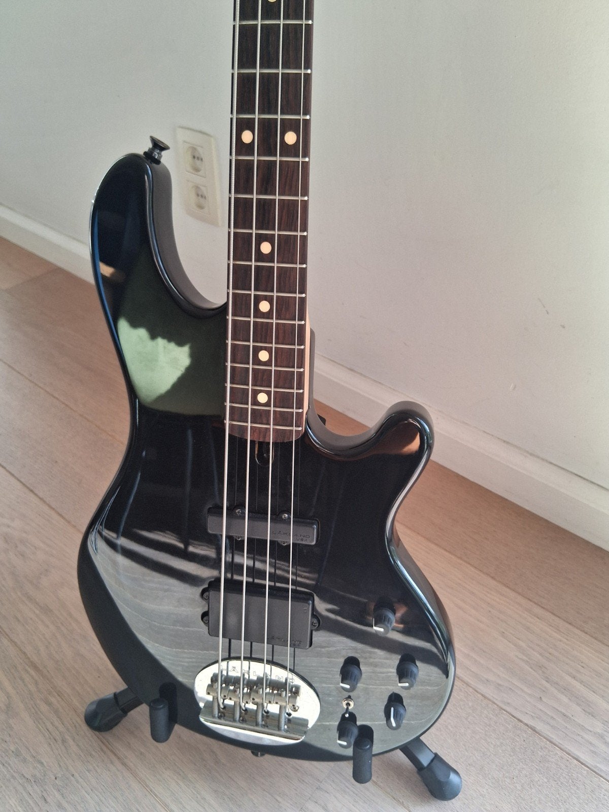 Lakland Skyline 44-02, Ophalen