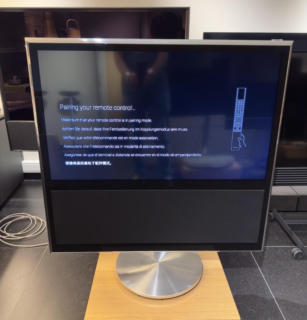 Bang & Olufsen Beovision 14-40 UHD 4K met motor stand - B&O, Info@bang-olufsen.dk, Comme neuf, Enlèvement, Bang & Olufsen Alle 1 / DK-7600 Struer / Denmark