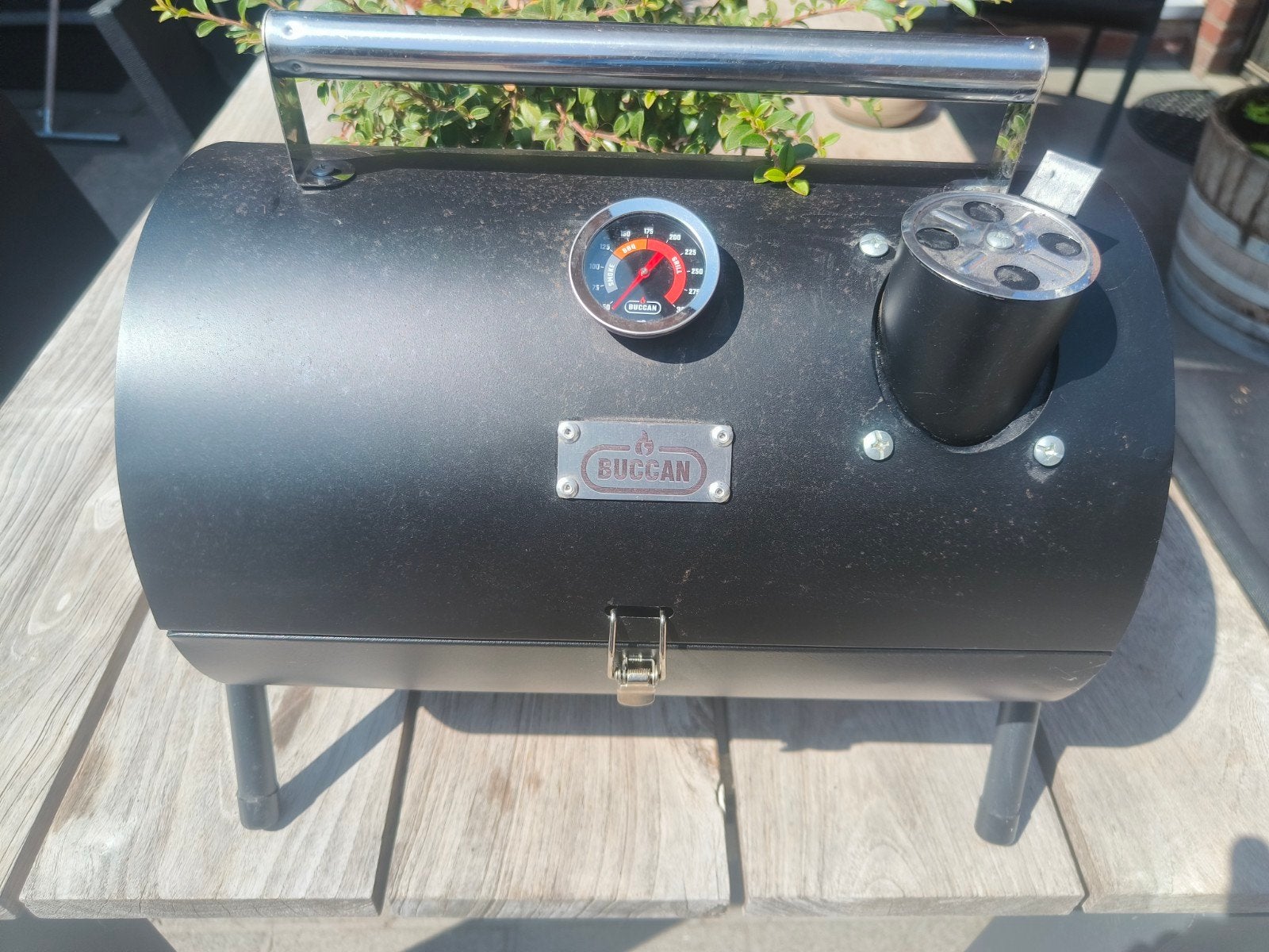 tafel / camping barbecue, 2keer gebruikt. Nieuwprijs 40eu, Tuin en Terras, Ophalen, Gebruikt, Buccan