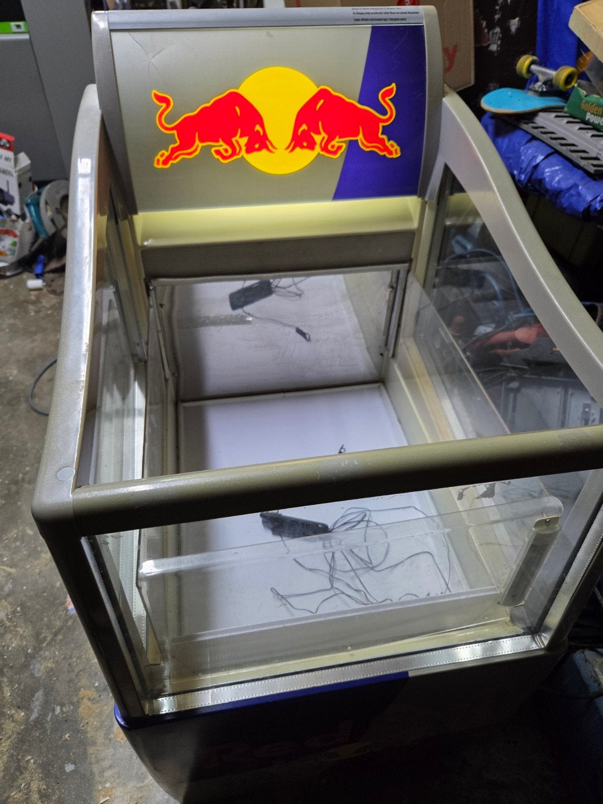 redbull frigo, Enlèvement