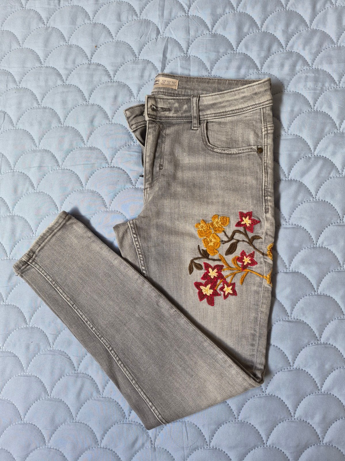 jeans gris avec broderie., Vêtements | Femmes, W28 - W29 (confection 36), Gris, Enlèvement ou Envoi, Zara