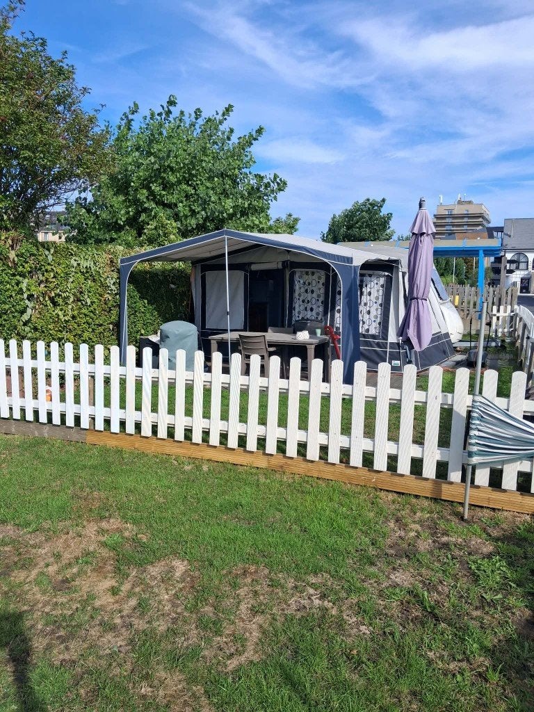 caravan + inboedel, Particulier, Jusqu'à 4, Lit fixe