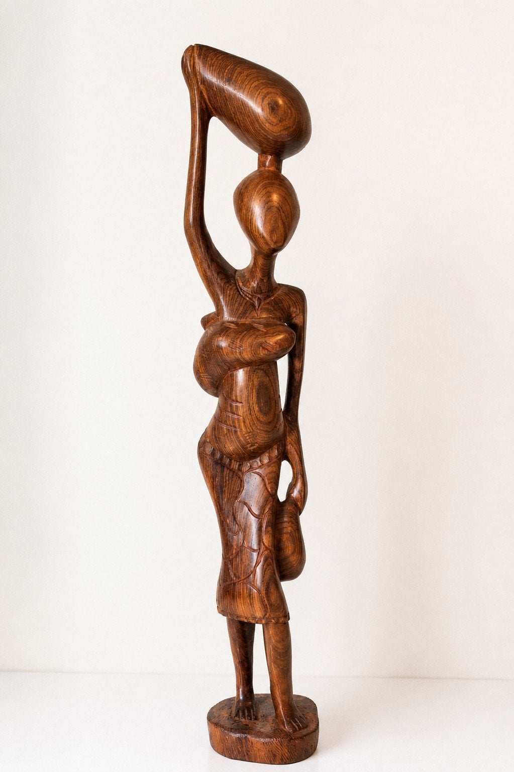 Grote houten sculptuur gestileerde vrouwelijke figuur 60cm, Handgemaakt, Beeld, Hout, Bruin