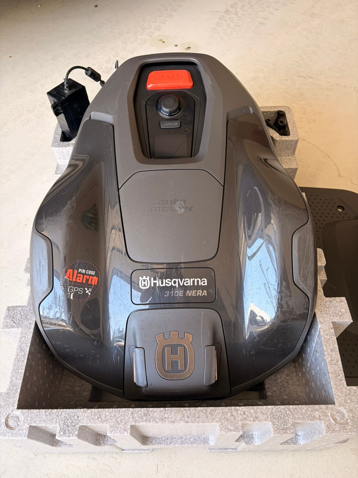 Husqvarna robotmaaier 310E NERA, Tuin en Terras, Ophalen, Zo goed als nieuw, Meer dan 25 cm, Met regensensor