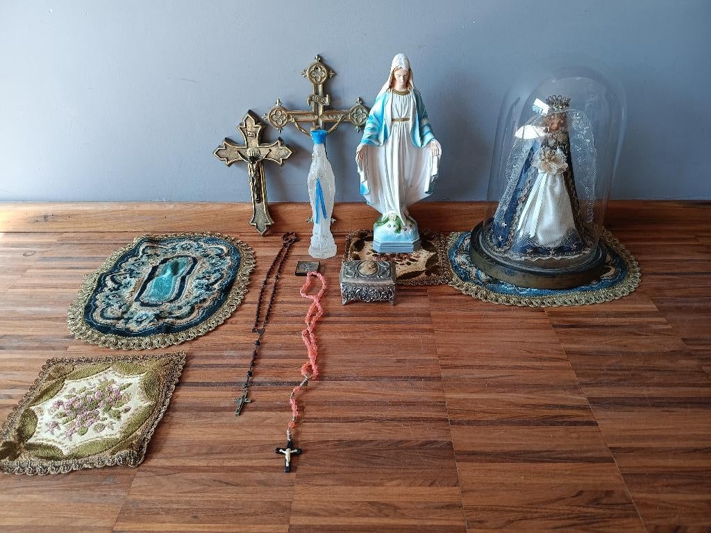 Oude religieuze objecten in 1 koop, Enlèvement ou Envoi