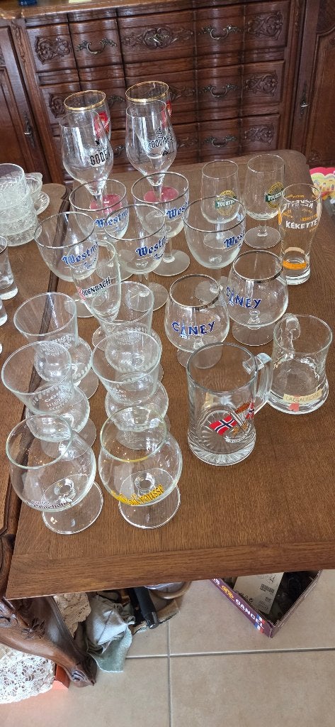 Set bierglazen, Verzamelen, Glas en Drinkglazen, Zo goed als nieuw, Ophalen