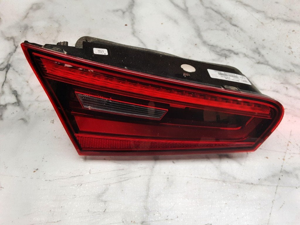 PANNEAU ARRIÈRE GAUCHE AVEC LAMPE Audi A3 (8V1 / 8VK), Auto-Union-Straße  1,
85057  Ingolstadt, DE, Info@audi.de, Audi, Utilisé