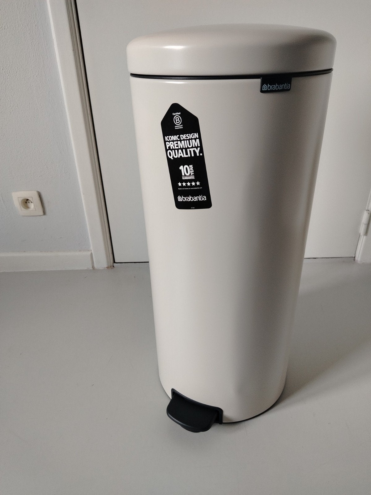 Brabantia newicon met pedaal 30 liter beige, Huis en Inrichting, 50 – 75, Met pedaal, Nieuw, Ophalen of Verzenden