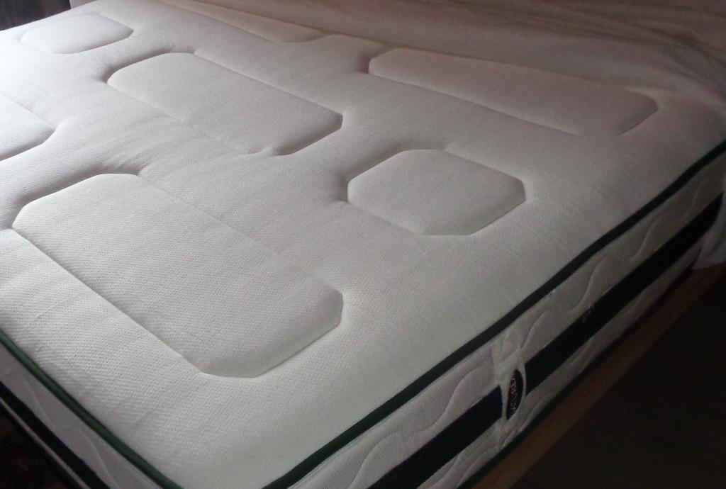 matelas de qualité, impeccable 160/200/28, Maison & Meubles, Matelas, Comme neuf, Enlèvement, 200 cm