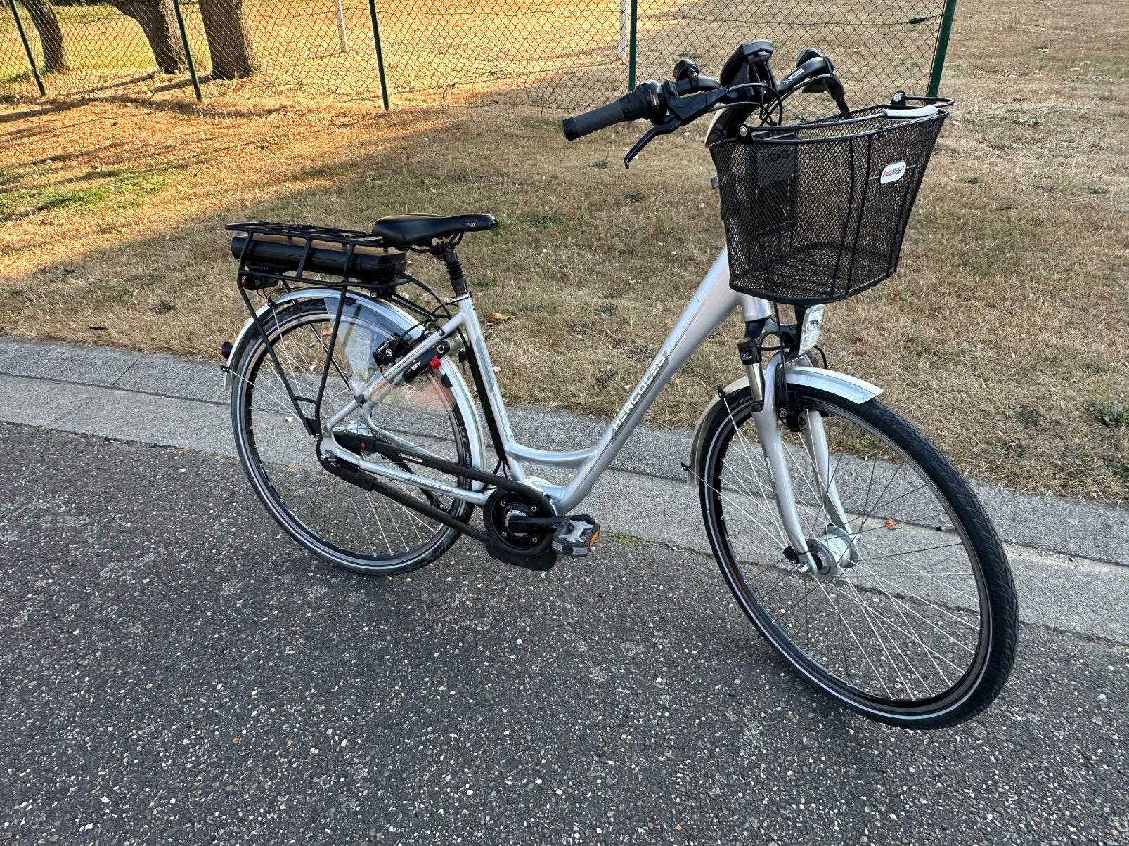 Elektrische damesfiets Bosch middenmotor, Ophalen, Zo goed als nieuw