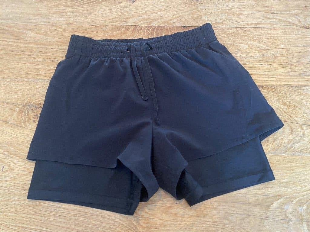 Zwarte short sport H&M Move, Kinderen en Baby's, Kinderkleding | Maat 146, Gebruikt, Meisje, H&M, Sport- of Zwemkleding