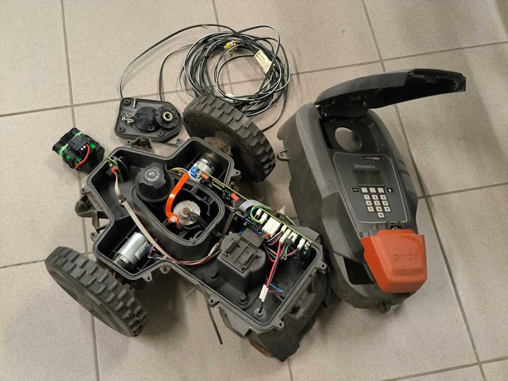 Husqvarna Automower 105, Ophalen of Verzenden, Gebruikt, 20 tot 25 cm, Husqvarna