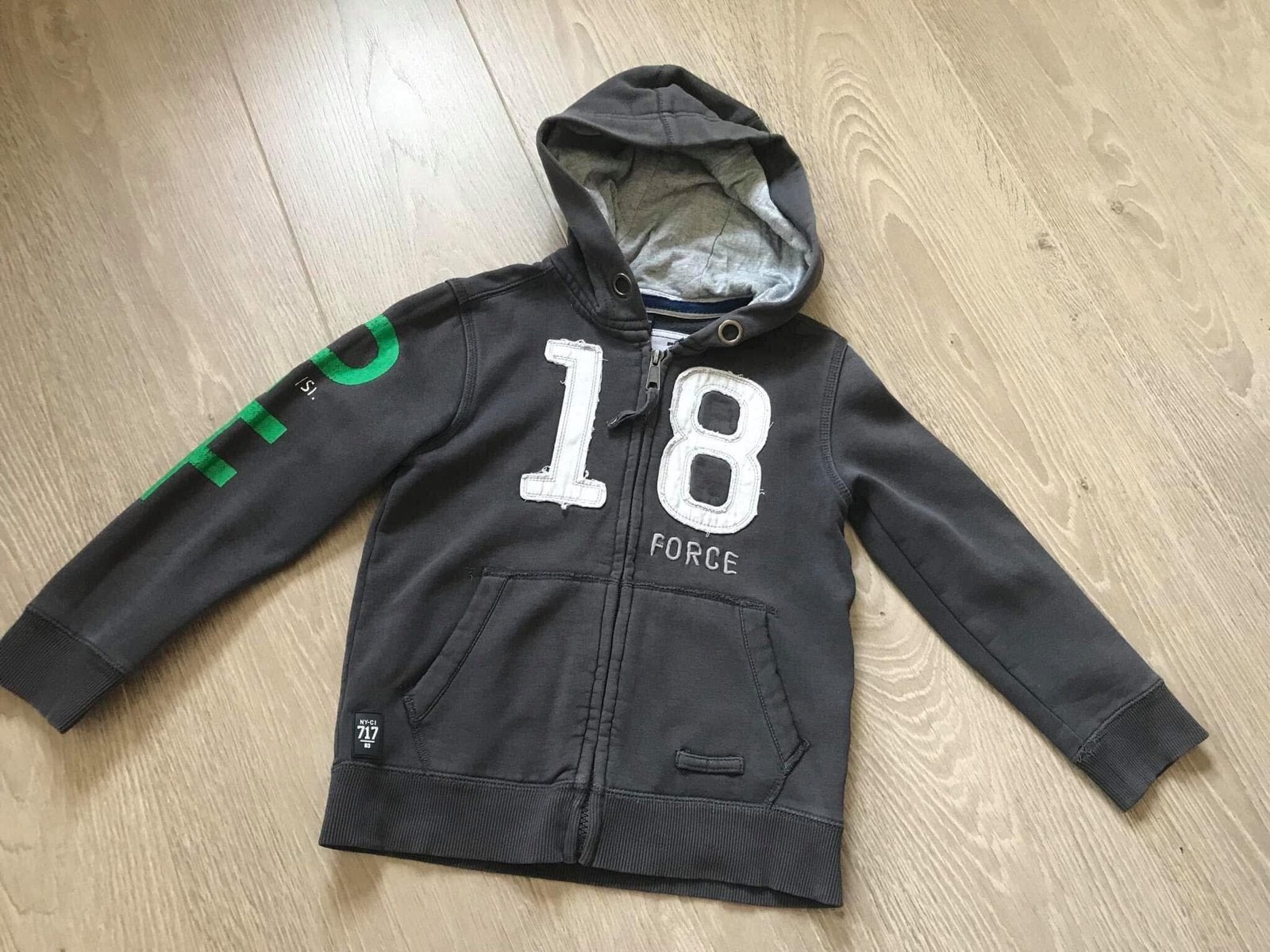 * 717* sweatervest maat 110/116, Kinderen en Baby's, Kinderkleding | Maat 110, Ophalen of Verzenden, Zo goed als nieuw
