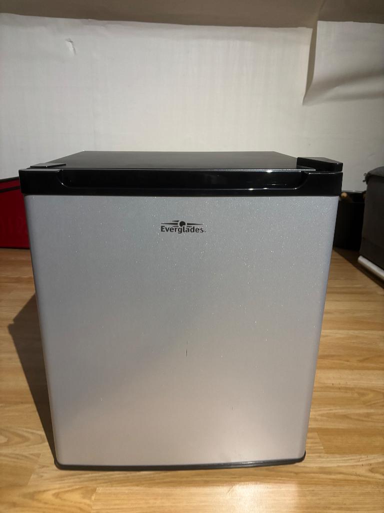 Mini frigo Everglades, Moins de 45 cm, Enlèvement, Sans bac à congélation, Comme neuf