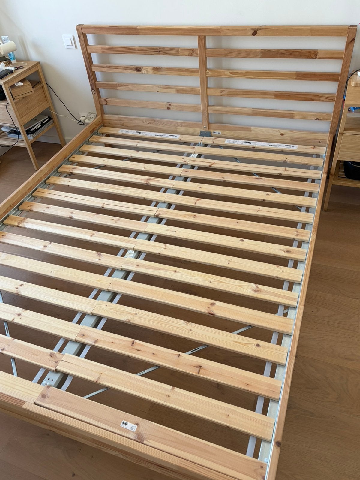 IKEA TARVA BED + 2 matrassen, Antiek en Kunst, Antiek | Meubels | Bedden, Ophalen