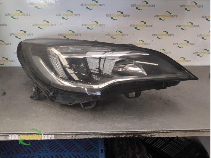 Phare droit d'un Opel Astra, -, -, Opel, 3 mois de garantie