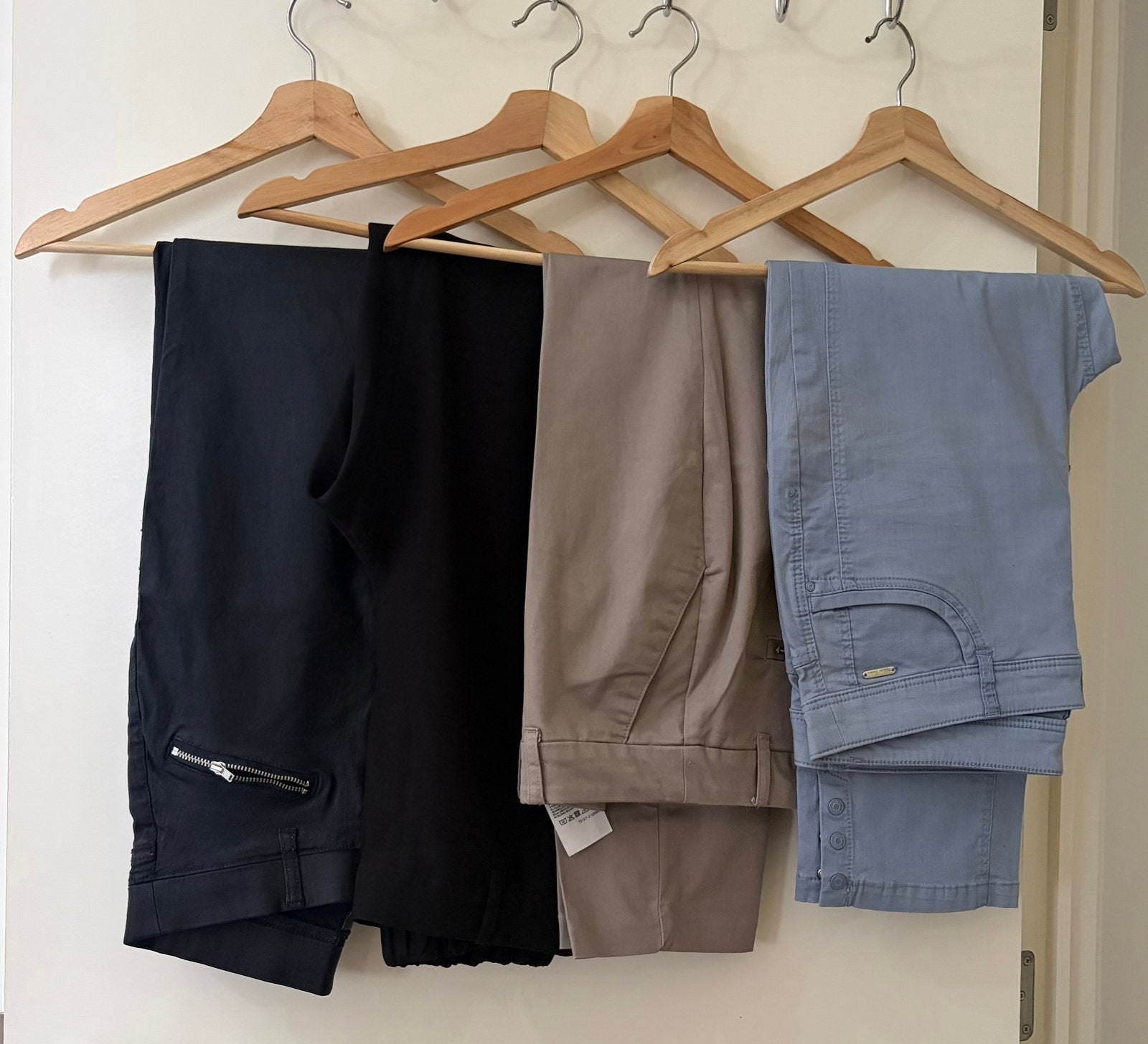 Lot de 4 pantalons femme – Très bon état, Enlèvement ou Envoi, Comme neuf, Autres tailles, Bleu