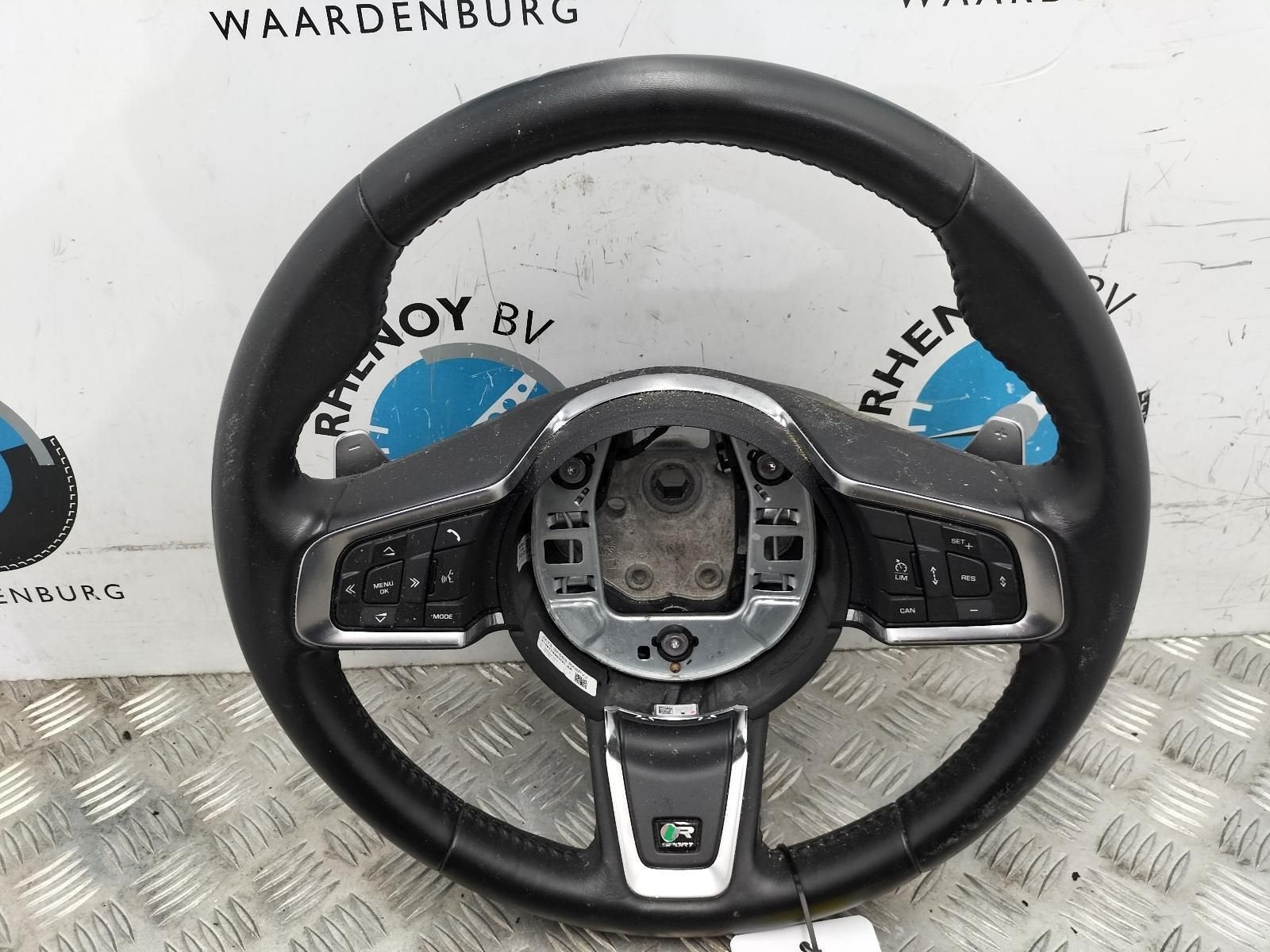 Stuur Jaguar XE pas 11000 km, Gebruikt, -, -, Ophalen of Verzenden