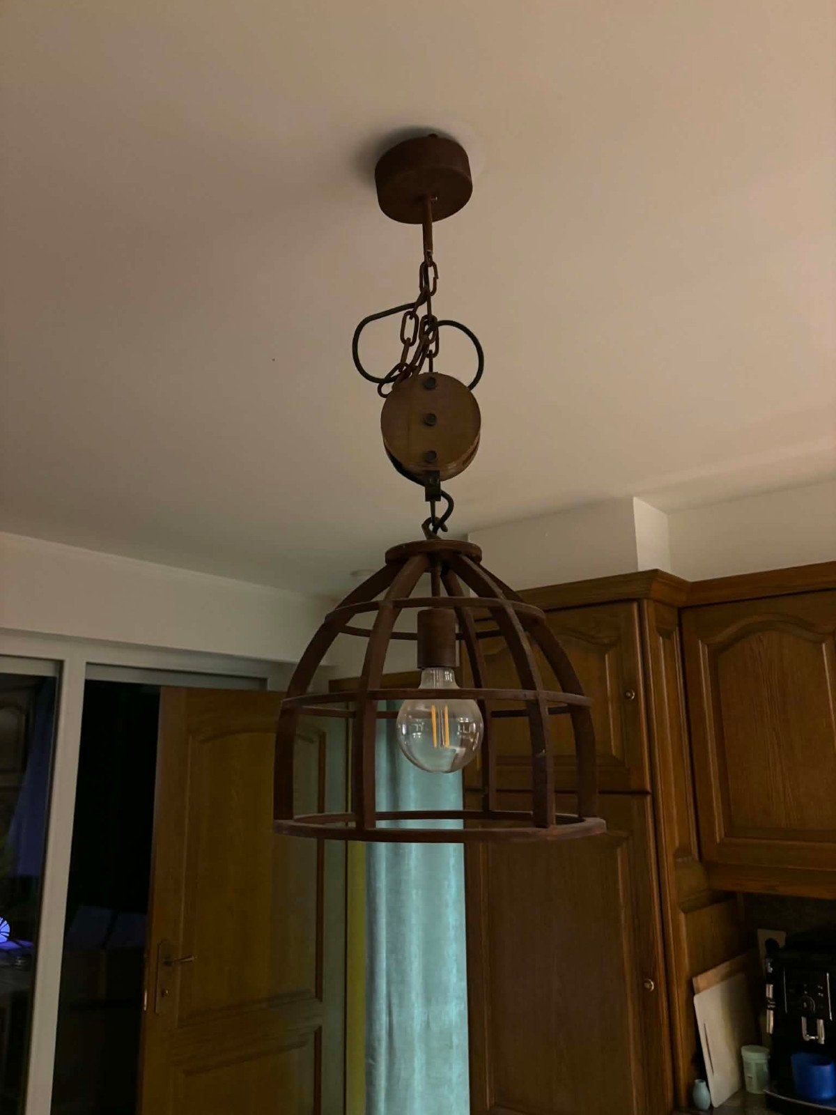 Luchter, industrial design in smeedijzer, met lamp., Ophalen