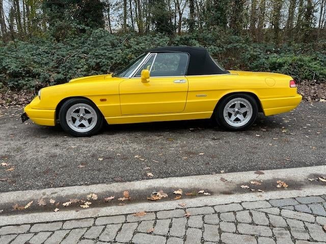 Alfa Spider en excellent état, voiture ancienne ! ! !, Autos, Entreprise, Boîte manuelle, Noir, 2 portes