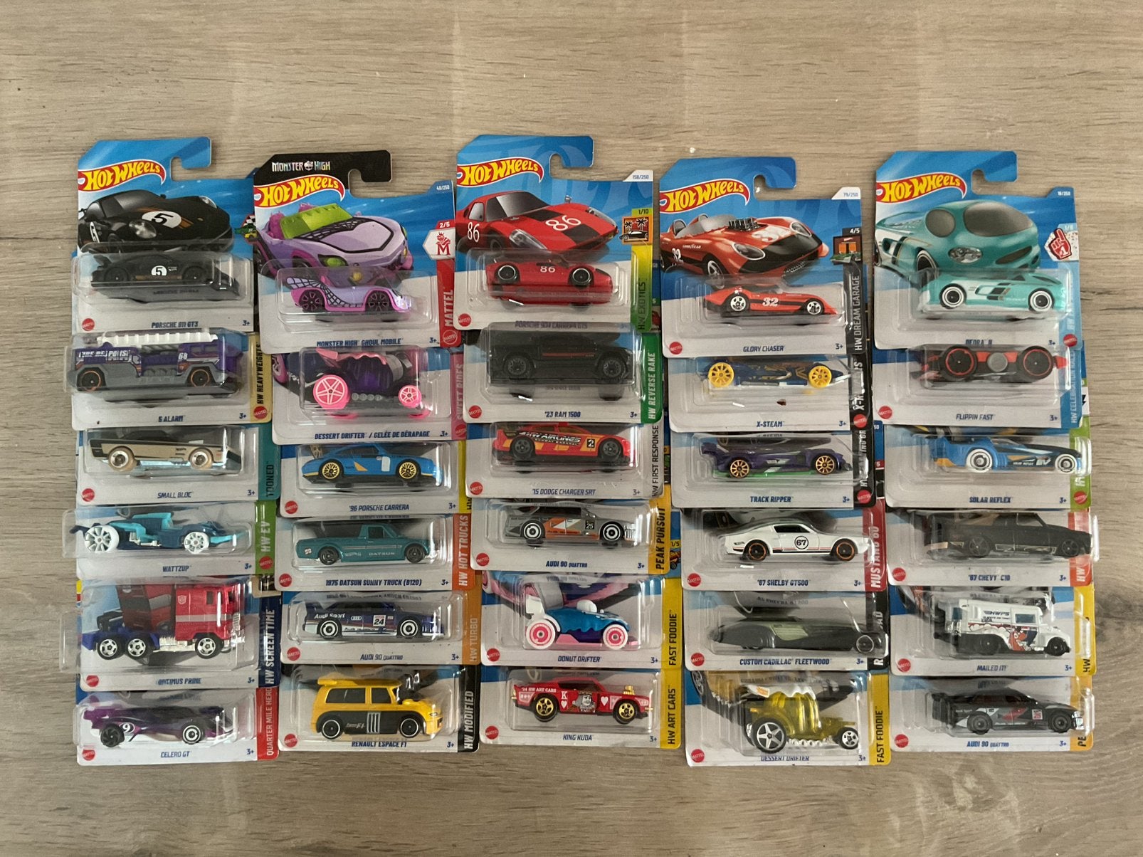 Lot de 90 Hotwheels neuves encore emballés, Enlèvement ou Envoi, Comme neuf