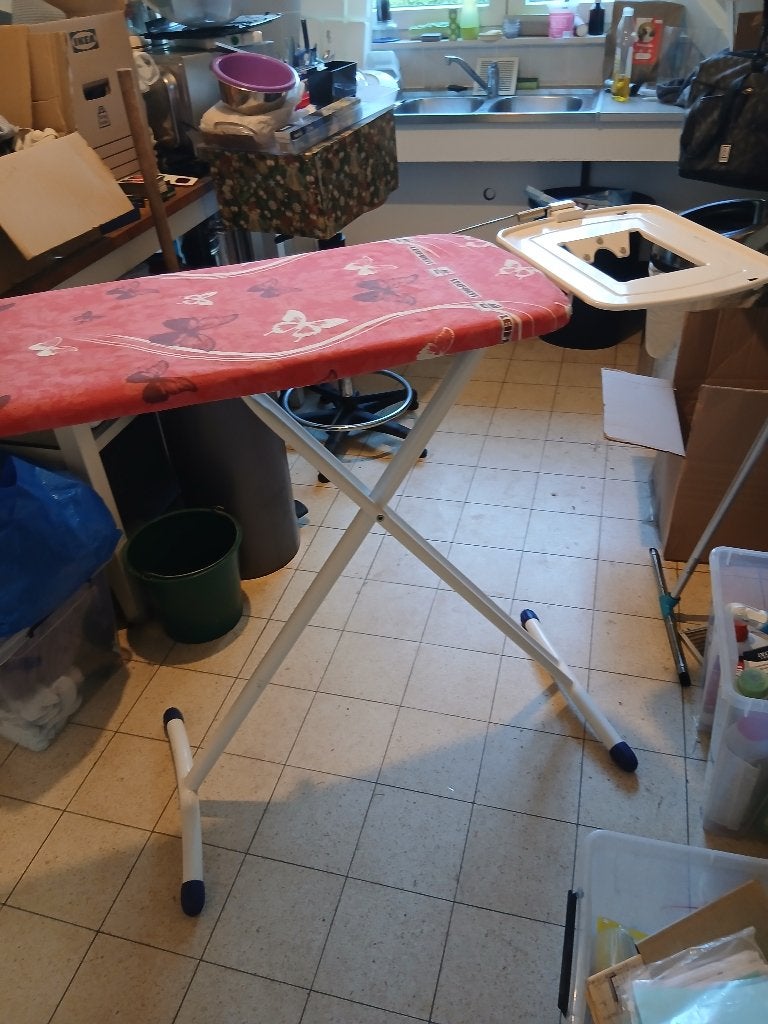 STRIJKPLANK EN STRIJKIJZER, Ophalen of Verzenden, Zo goed als nieuw, Strijkijzer met snoer