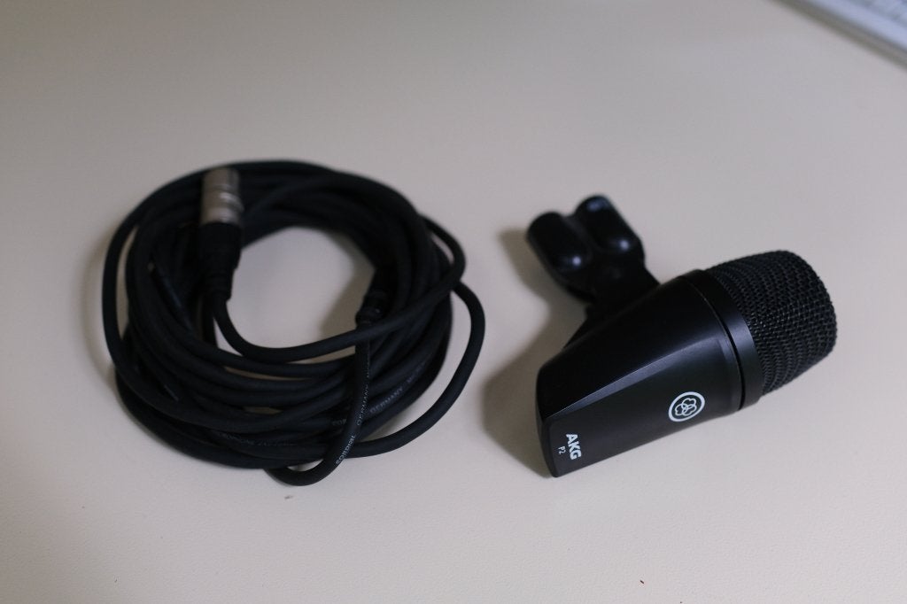 AKG P2 dynamische laag frequentie microfoon, Musique & Instruments, Microphones, Enlèvement ou Envoi, Comme neuf, Micro pour instrument