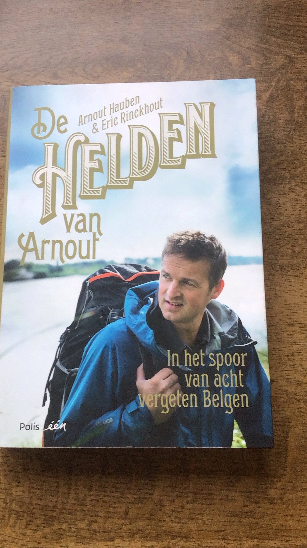 Arnout , de helden van …boek door Arnout Houben, Ophalen of Verzenden, Zo goed als nieuw