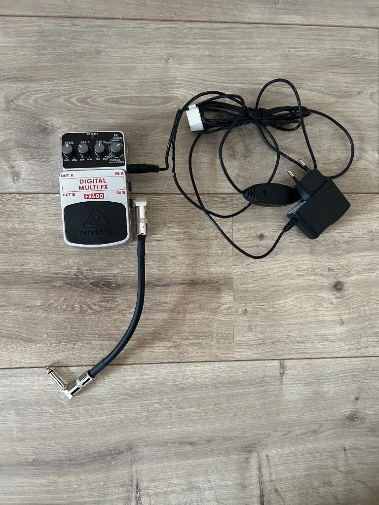 Behringer digital multi-fix fx600, Musique & Instruments, Instruments | Accessoires, Enlèvement, Comme neuf, Guitare basse électrique