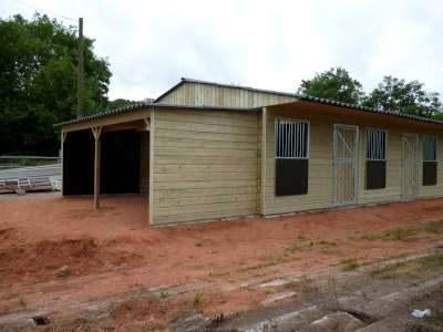 Paarden of pony stal inclusief overkapping., Dieren en Toebehoren