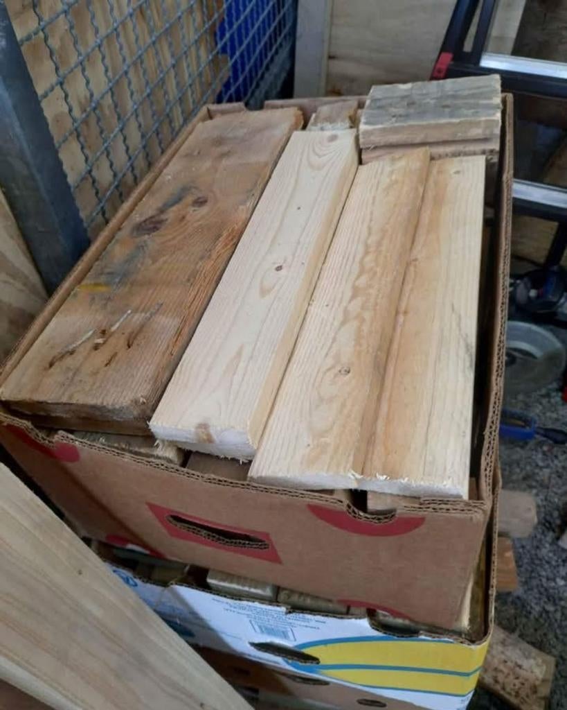 Stookhout / aanmaakhout bomvolle dozen aan 6€ per stuk, Tuin en Terras, Brandhout, Ophalen