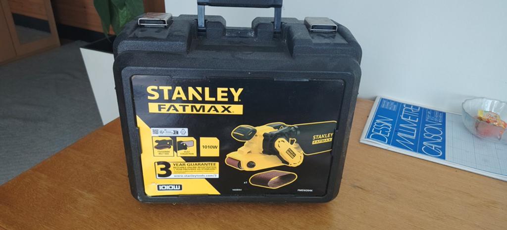 Te koop aangeboden: Stanley Fatmax FMEW204K bandschuurmachin, Ophalen