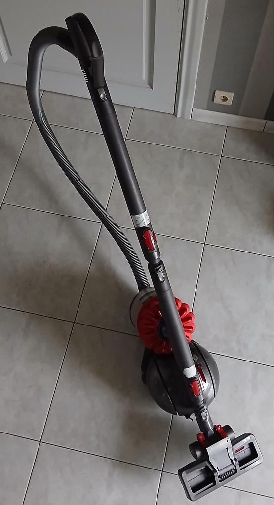 Dyson stofzuiger DC37 + meerdere opzetstukken, Elektronische apparatuur, Stofzuigers, Ophalen, Gebruikt, Dyson, Sledestofzuiger