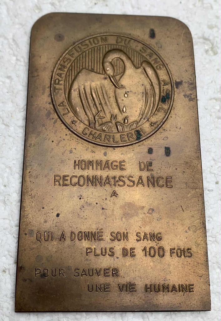Plaquette, Rode Kruis Charleroi, 100 bloedgifte Transfusion, Collections, Enlèvement ou Envoi, Autres, Ruban, Médaille ou Ailes
