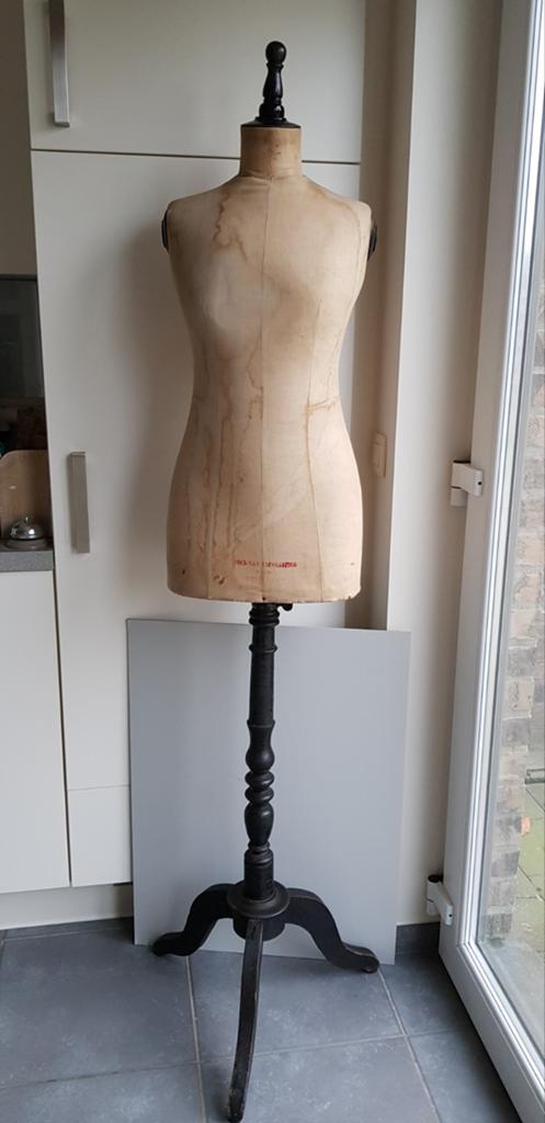 Originele parijse stockmans paspop, Enlèvement