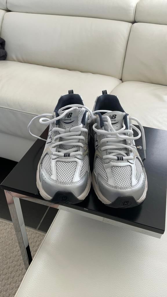 New Balance sneackers maat 40 valt klein uit nieuw, Ophalen of Verzenden, Zo goed als nieuw