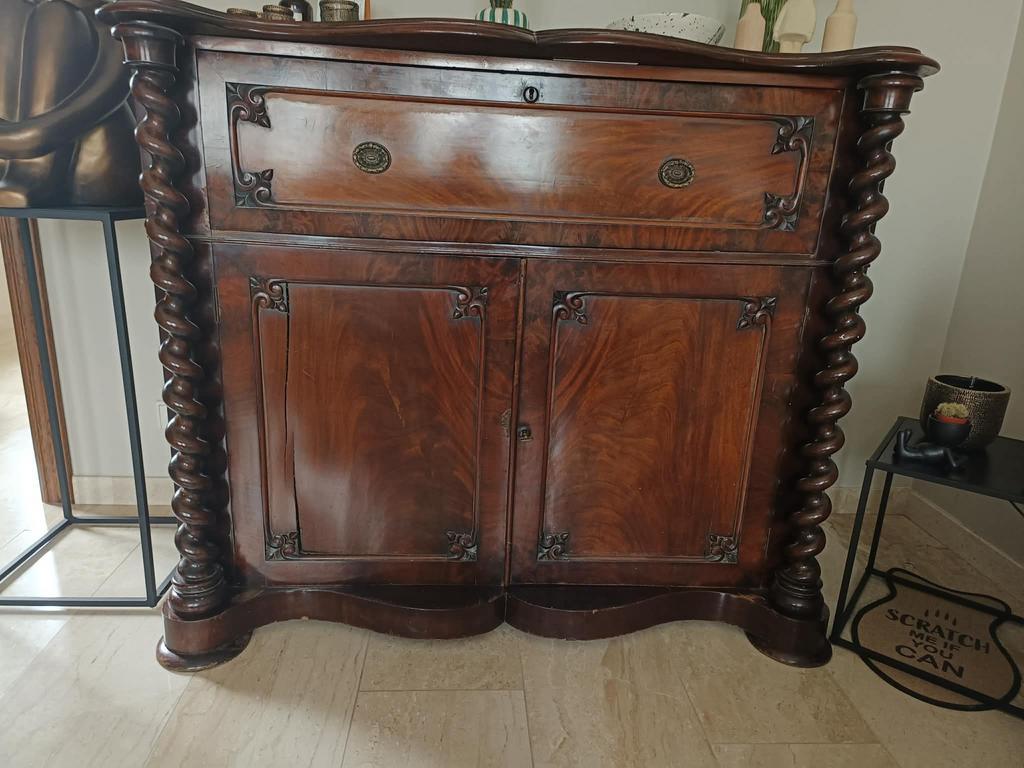 Antiek bureau, Enlèvement