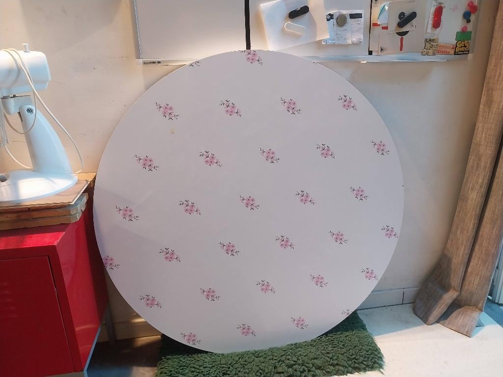 Retro ronde tafel, bloemenpatroon., Huis en Inrichting, Tafels | Eettafels, Ophalen, 60s 70s., Gebruikt, Rond