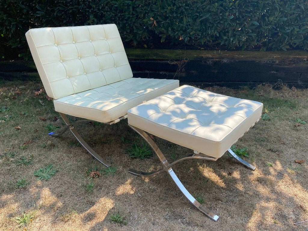 Barcelona chair en hocker REPLICA  in zeer goede staat, Maison & Meubles, Chaises, Enlèvement, Comme neuf, Blanc, Cuir