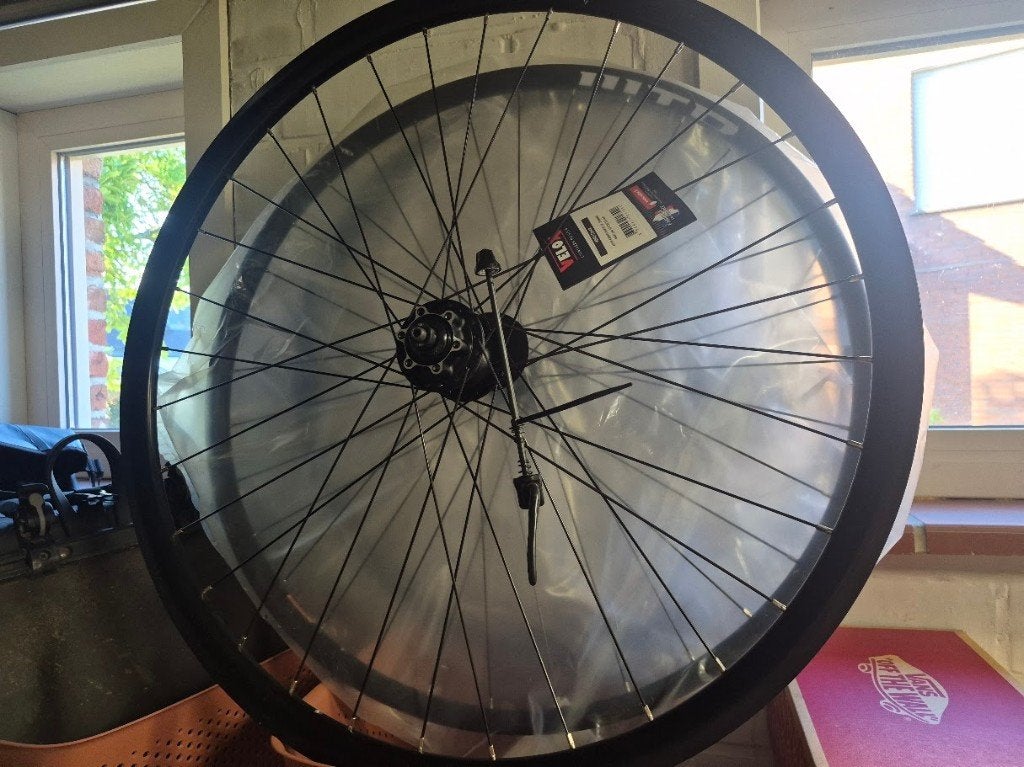 Roues avant Shimano 28" + WTB 29" - Nouveau, Vélos & Vélomoteurs, Vélos Pièces, Neuf, Enlèvement ou Envoi, Stadsfiets, Aluminium