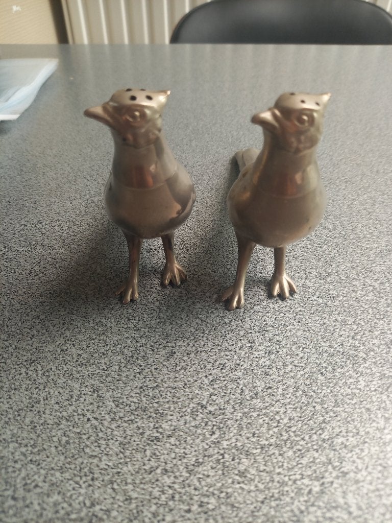 Salière et poivrière vintage en métal. Faisans. Années 50/60, Antiquités & Art, Enlèvement ou Envoi