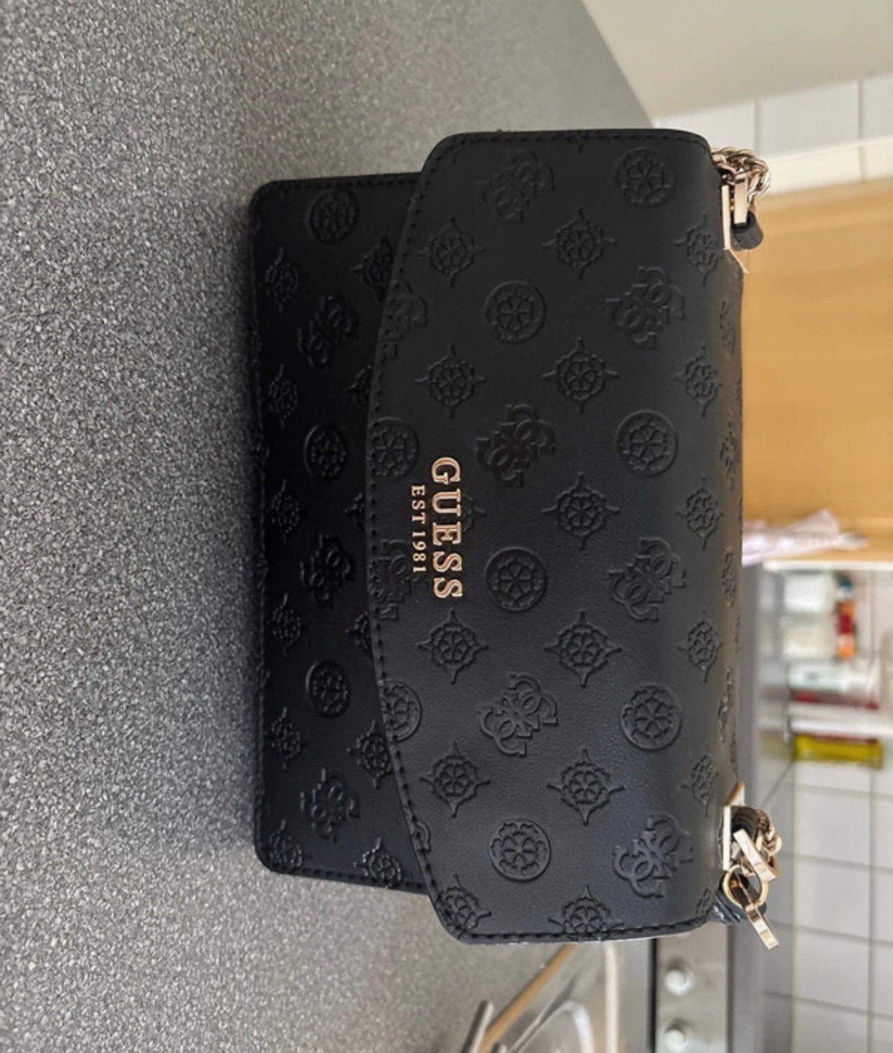 Sac guess, Enlèvement, Utilisé