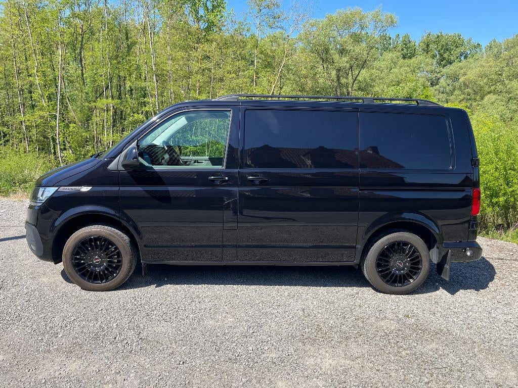 TRANSPORTER T6.1 DSG 204PK 2023 76.580 KM aan 37.181€ ex btw, Stof, Volkswagen, 2500 kg, Zwart