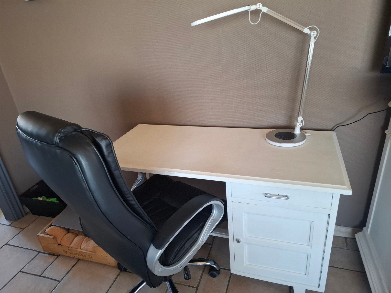 Wit massief bureau + bureau zetel. Gratis afhalen., Enlèvement, Blanc